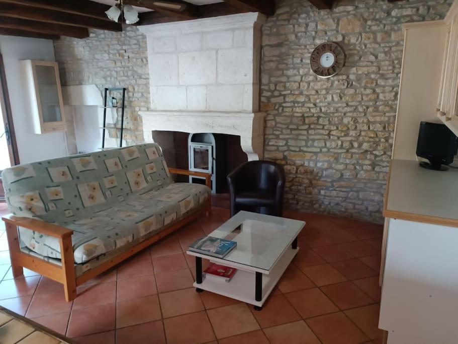 Charmante Maison En Pierres Sainte-Radégonde-des-Noyers Eksteriør bilde