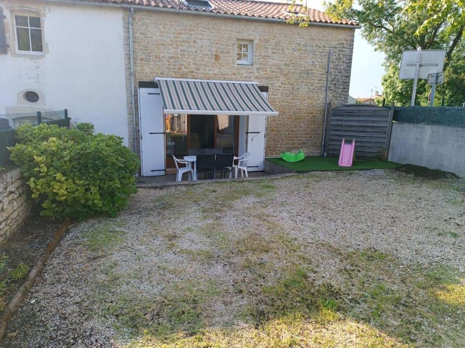 Charmante Maison En Pierres Sainte-Radégonde-des-Noyers Eksteriør bilde