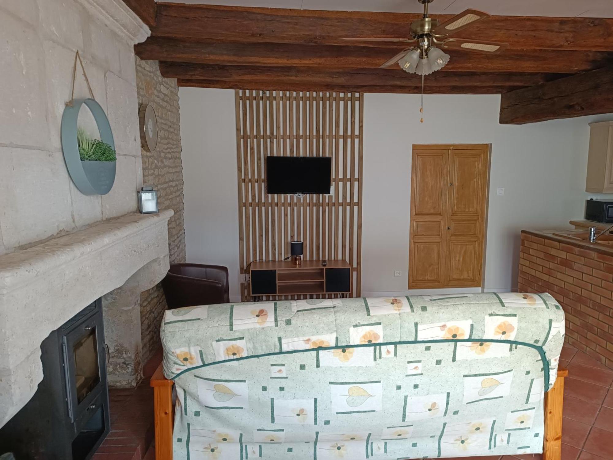 Charmante Maison En Pierres Sainte-Radégonde-des-Noyers Eksteriør bilde